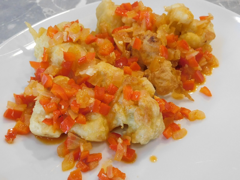 Chou-fleur frit et sauce au poivrons rouges - hello-cookers.com